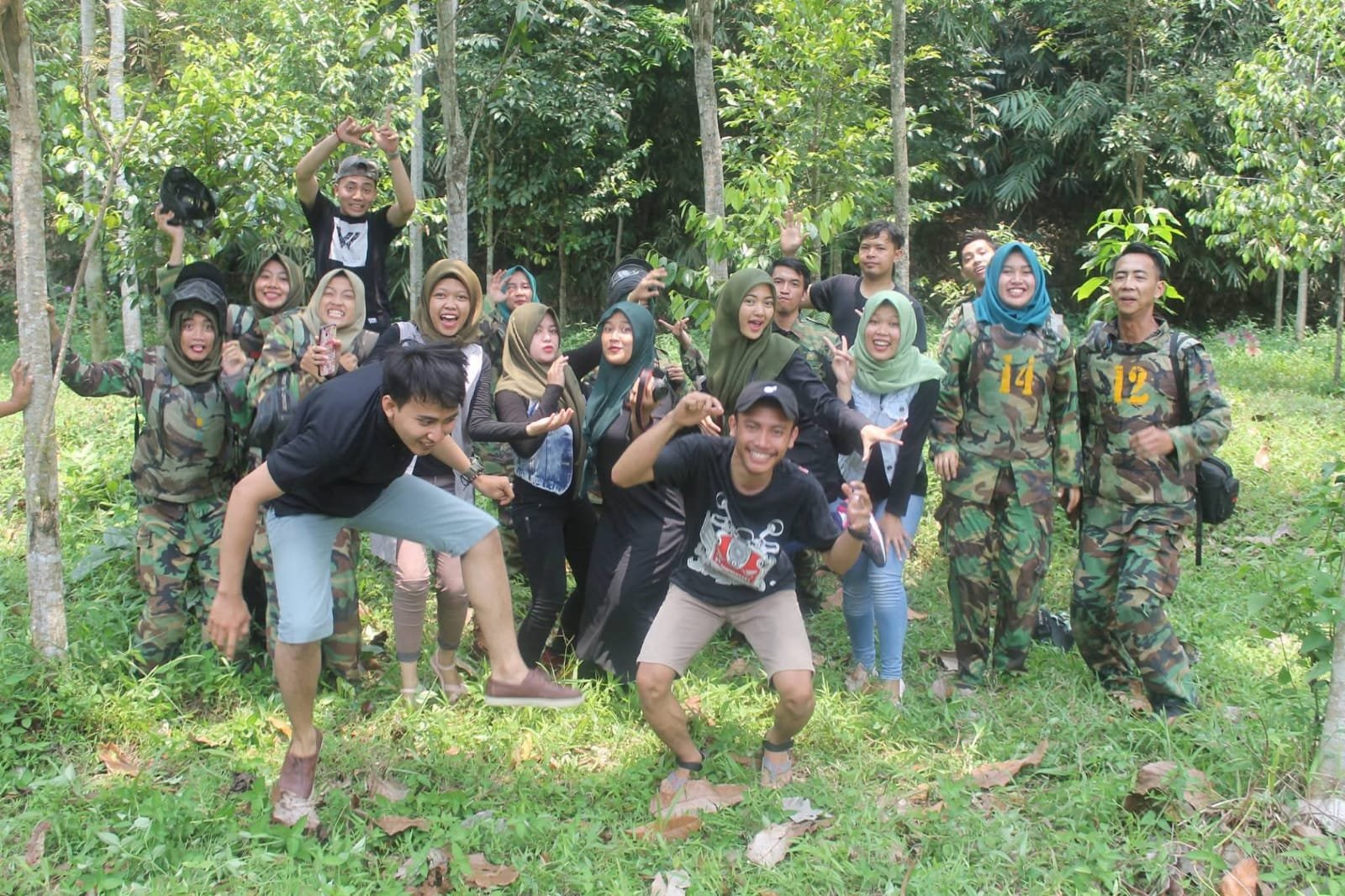 Tim PRO Management Group dalam aksi kegiatan outdoor